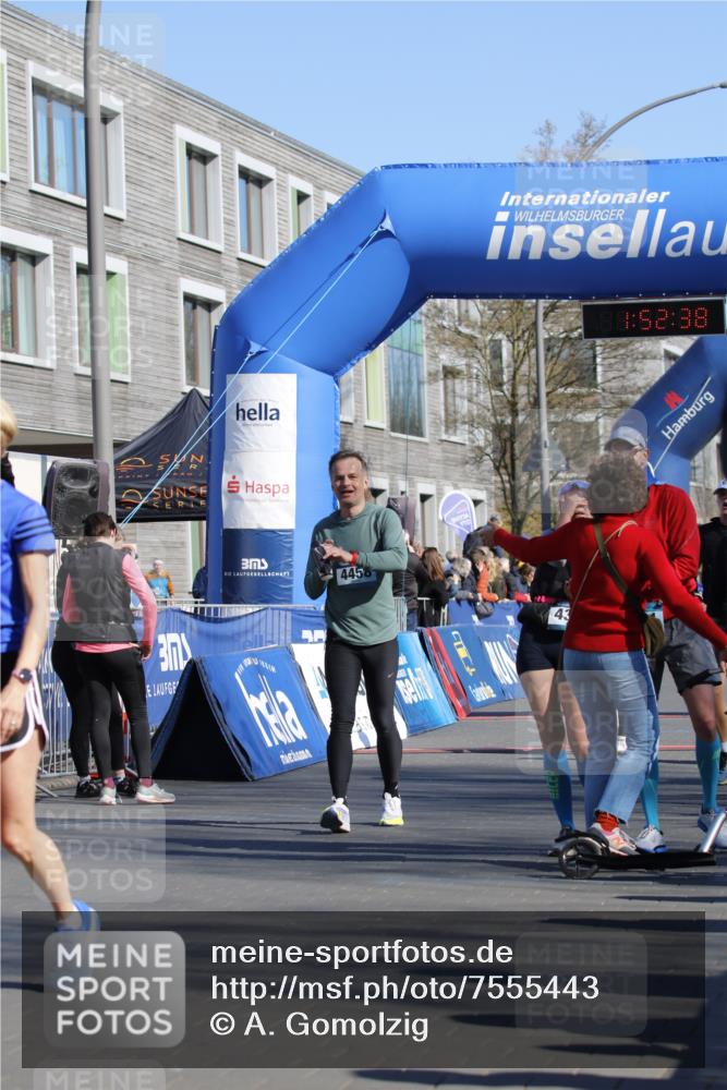 06.04.2025 - 44. Internationalen Wilhelmsburger Insellauf A. Gomolzig http://msf.ph/oto/7555443 06.04.2025 10:42:37 Ziel 3320, 3503, 3903, 4240, 4297, 4458 meine-sportfotos.de