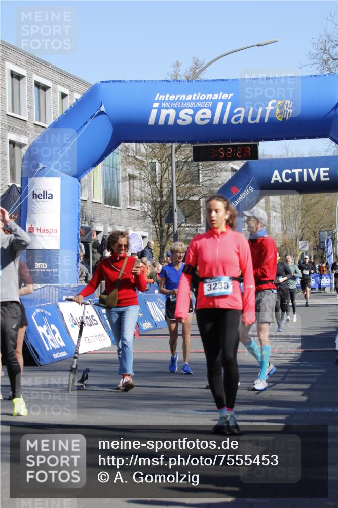 06.04.2025 - 44. Internationalen Wilhelmsburger Insellauf A. Gomolzig http://msf.ph/oto/7555453 06.04.2025 10:42:27 Ziel 3238, 3478, 3629, 3692, 3751, 4350, 5065 meine-sportfotos.de