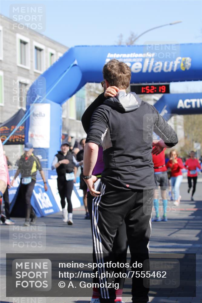 06.04.2025 - 44. Internationalen Wilhelmsburger Insellauf A. Gomolzig http://msf.ph/oto/7555462 06.04.2025 10:42:17 Ziel 3751, 3761, 4130, 4350, 4366, 4581, 5111 meine-sportfotos.de