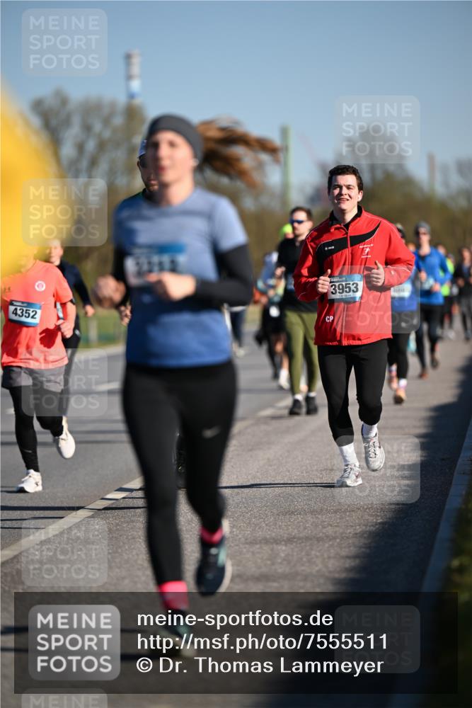 06.04.2025 - 44. Internationalen Wilhelmsburger Insellauf Dr. Thomas Lammeyer http://msf.ph/oto/7555511 06.04.2025 09:31:21 Laufen 3953, 4352 meine-sportfotos.de