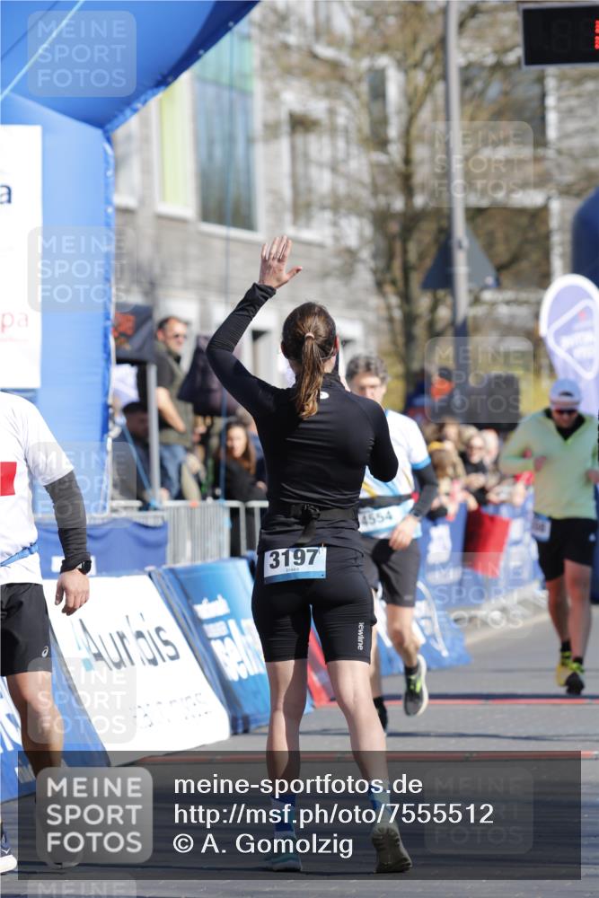06.04.2025 - 44. Internationalen Wilhelmsburger Insellauf A. Gomolzig http://msf.ph/oto/7555512 06.04.2025 10:41:24 Ziel 4069, 4111, 4233, 4499, 4554, 4586 meine-sportfotos.de