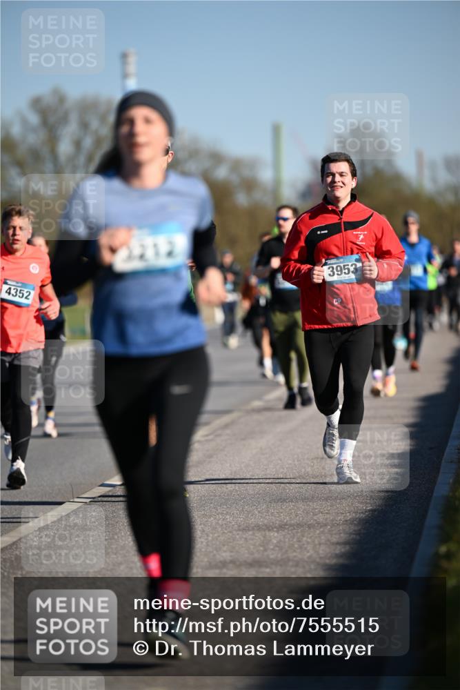 06.04.2025 - 44. Internationalen Wilhelmsburger Insellauf Dr. Thomas Lammeyer http://msf.ph/oto/7555515 06.04.2025 09:31:21 Laufen 4352, 212, 3953 meine-sportfotos.de