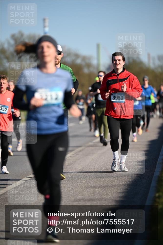 06.04.2025 - 44. Internationalen Wilhelmsburger Insellauf Dr. Thomas Lammeyer http://msf.ph/oto/7555517 06.04.2025 09:31:21 Laufen 3953, 352 meine-sportfotos.de