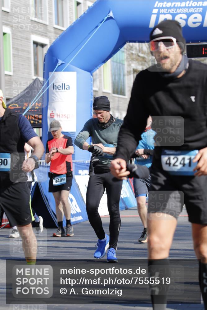06.04.2025 - 44. Internationalen Wilhelmsburger Insellauf A. Gomolzig http://msf.ph/oto/7555519 06.04.2025 10:41:18 Ziel 3390, 3635, 4011, 4069, 4111, 4233, 4481, 4499 meine-sportfotos.de