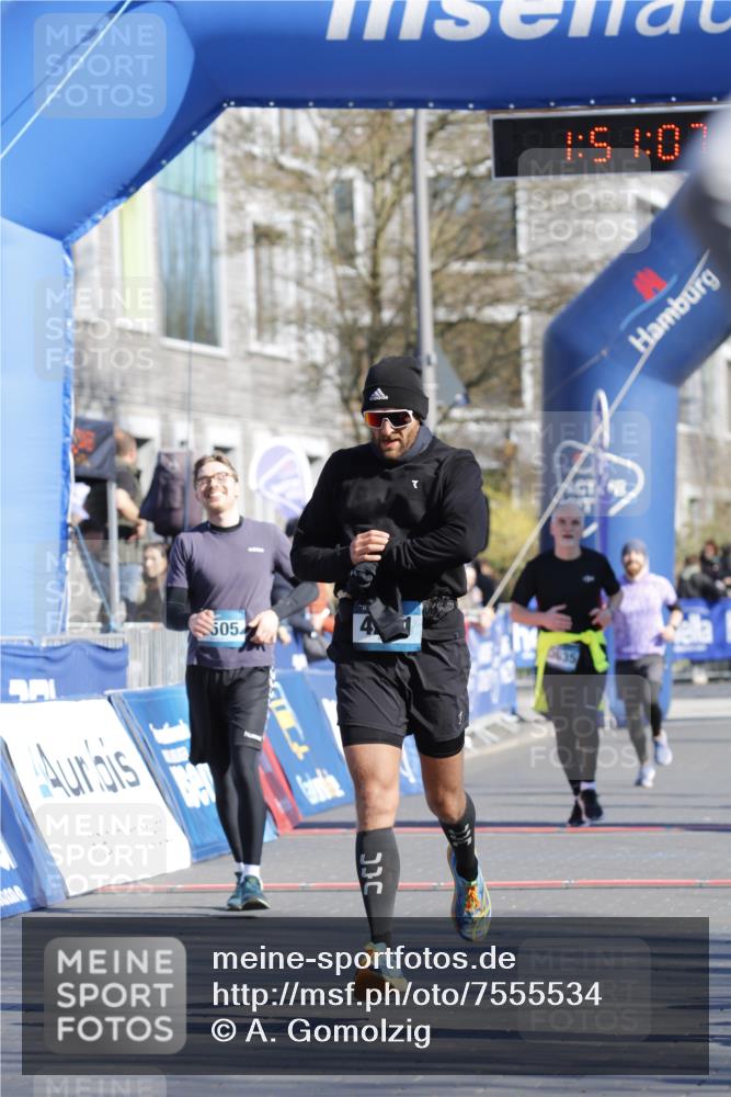 06.04.2025 - 44. Internationalen Wilhelmsburger Insellauf A. Gomolzig http://msf.ph/oto/7555534 06.04.2025 10:41:05 Ziel 3505, 4147, 4241, 4577, 5132 meine-sportfotos.de