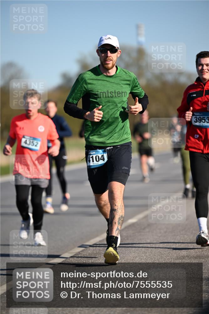 06.04.2025 - 44. Internationalen Wilhelmsburger Insellauf Dr. Thomas Lammeyer http://msf.ph/oto/7555535 06.04.2025 09:31:23 Laufen 4352, 4104, 3953 meine-sportfotos.de