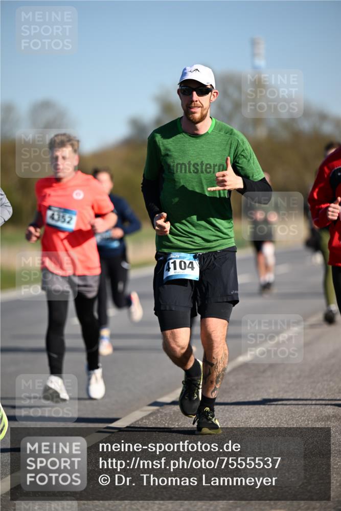 06.04.2025 - 44. Internationalen Wilhelmsburger Insellauf Dr. Thomas Lammeyer http://msf.ph/oto/7555537 06.04.2025 09:31:23 Laufen 4352, 4104 meine-sportfotos.de