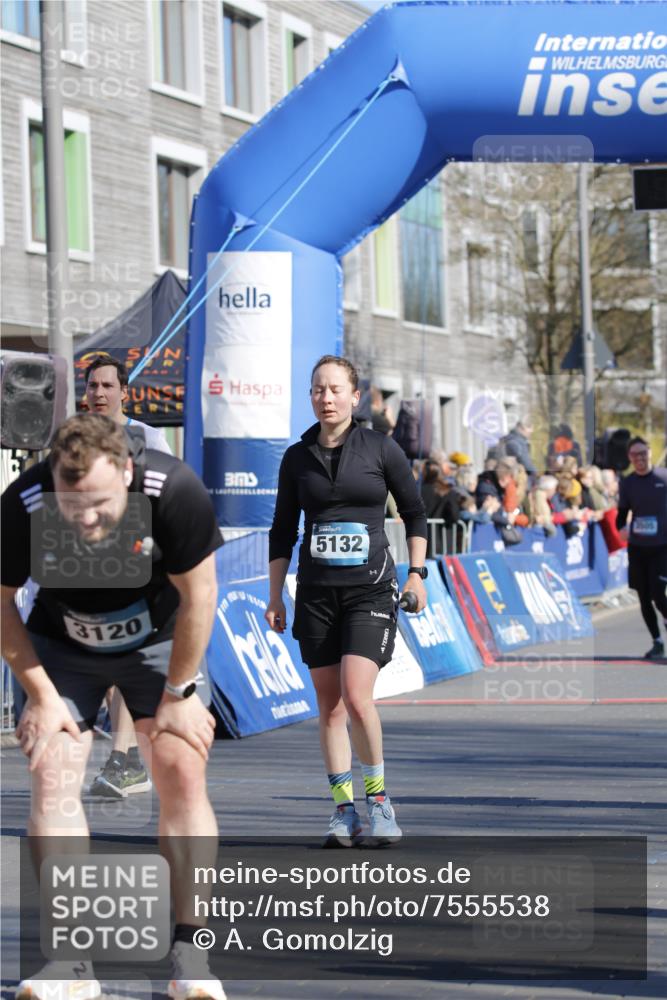 06.04.2025 - 44. Internationalen Wilhelmsburger Insellauf A. Gomolzig http://msf.ph/oto/7555538 06.04.2025 10:41:02 Ziel 4147, 4241, 4280, 4577, 5132 meine-sportfotos.de