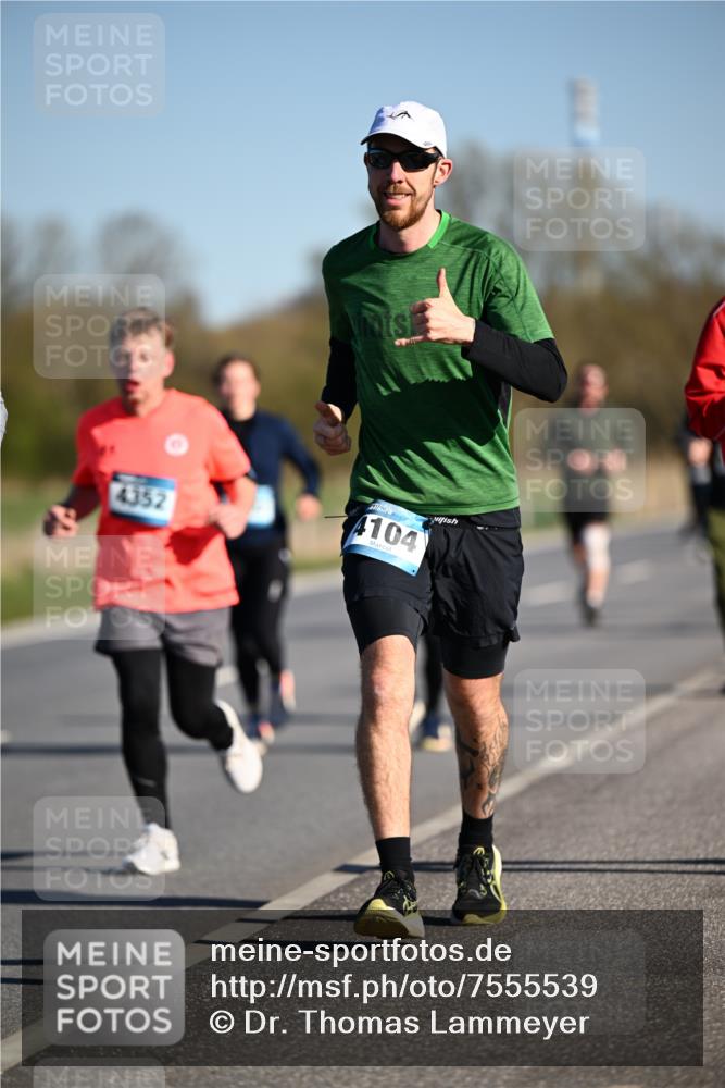 06.04.2025 - 44. Internationalen Wilhelmsburger Insellauf Dr. Thomas Lammeyer http://msf.ph/oto/7555539 06.04.2025 09:31:23 Laufen 4352, 4104 meine-sportfotos.de