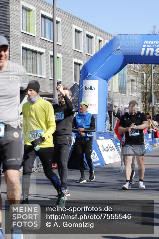 06.04.2025 - 44. Internationalen Wilhelmsburger Insellauf A. Gomolzig http://msf.ph/oto/7555546 06.04.2025 10:40:53 Ziel 3365, 3467, 4147, 4202, 4280, 4438 meine-sportfotos.de