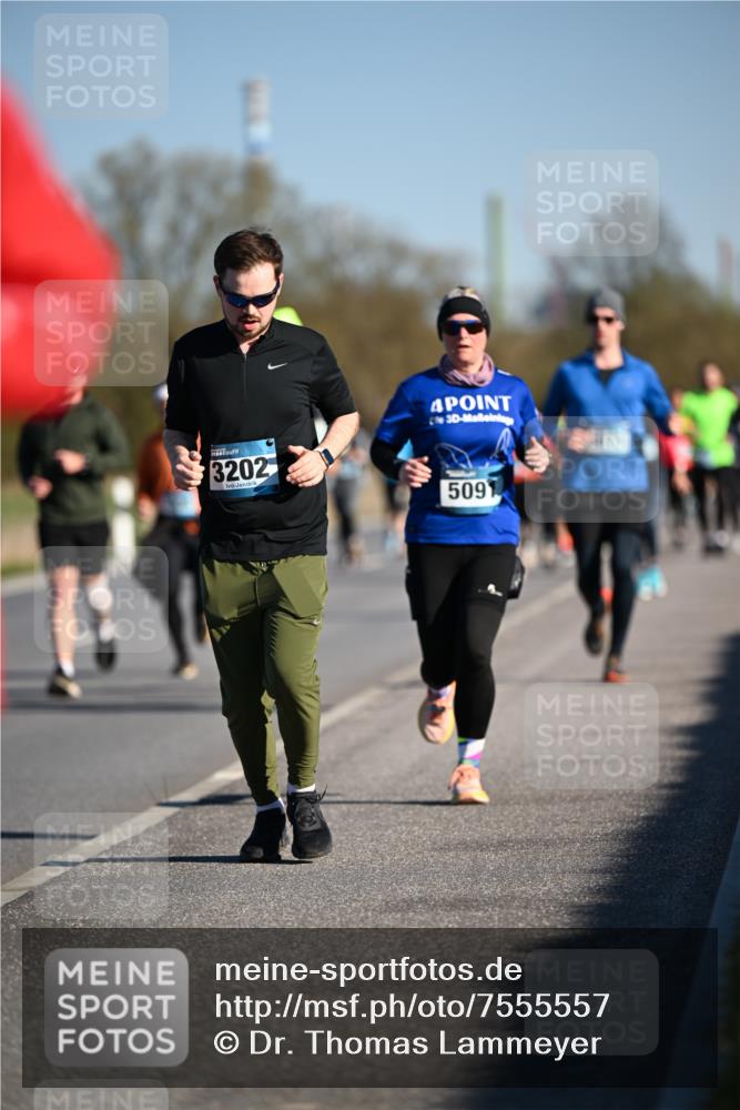 06.04.2025 - 44. Internationalen Wilhelmsburger Insellauf Dr. Thomas Lammeyer http://msf.ph/oto/7555557 06.04.2025 09:31:26 Laufen 3202, 4, 3, 5091 meine-sportfotos.de