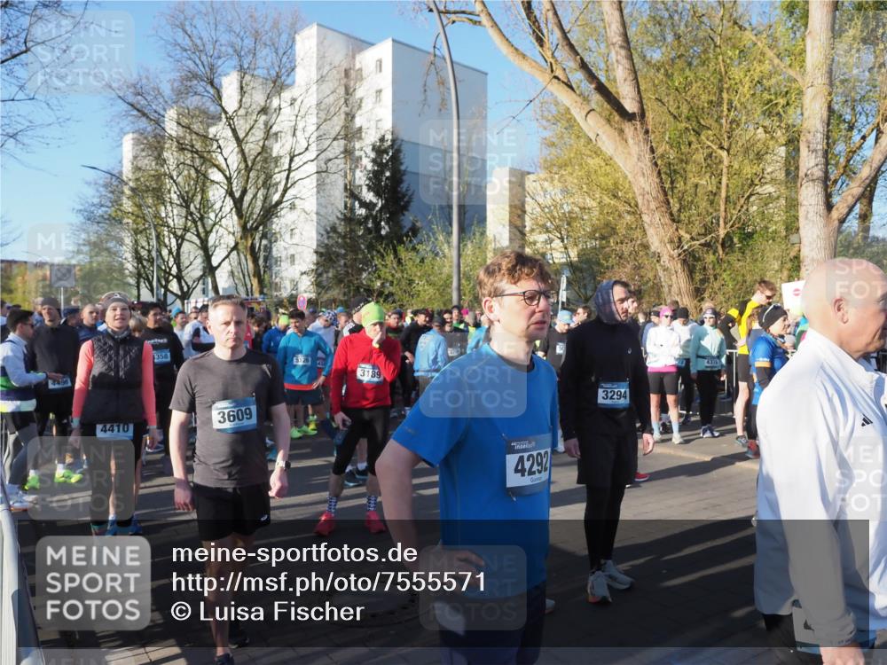 06.04.2025 - 44. Internationalen Wilhelmsburger Insellauf Luisa Fischer http://msf.ph/oto/7555571 06.04.2025 08:45:52 Ziel 4496, 358, 4410, 3609, 5126, 3189, 4292, 3294, 4378 meine-sportfotos.de