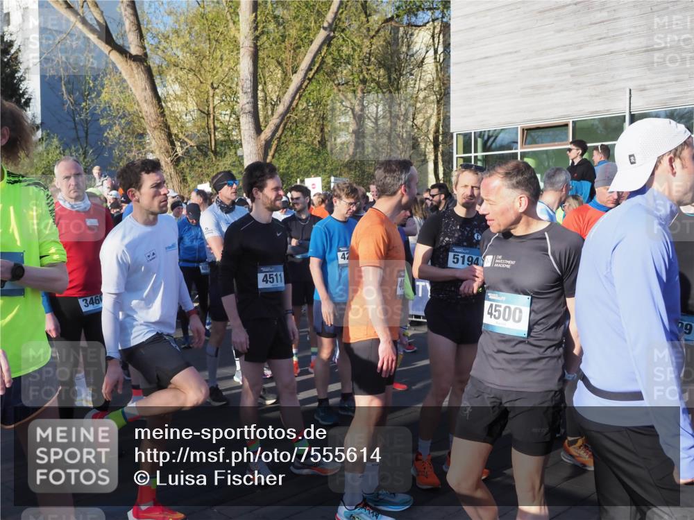 06.04.2025 - 44. Internationalen Wilhelmsburger Insellauf Luisa Fischer http://msf.ph/oto/7555614 06.04.2025 08:47:40 Ziel 346, 4081, 4511, 42, 5194, 4500, 99 meine-sportfotos.de