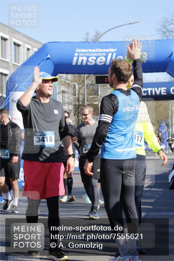 06.04.2025 - 44. Internationalen Wilhelmsburger Insellauf A. Gomolzig http://msf.ph/oto/7555621 06.04.2025 10:39:51 Ziel 3756, 3872, 4065, 4067, 4344 meine-sportfotos.de
