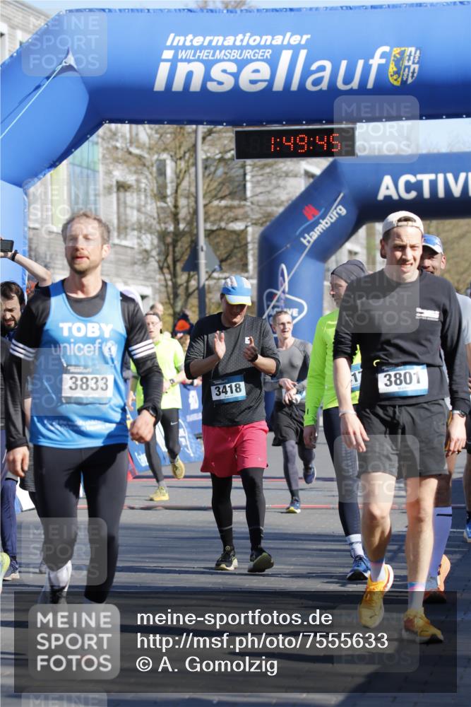 06.04.2025 - 44. Internationalen Wilhelmsburger Insellauf A. Gomolzig http://msf.ph/oto/7555633 06.04.2025 10:39:43 Ziel 3417, 3418, 3756, 3801, 3833, 4065, 4067, 5095, 5179 meine-sportfotos.de