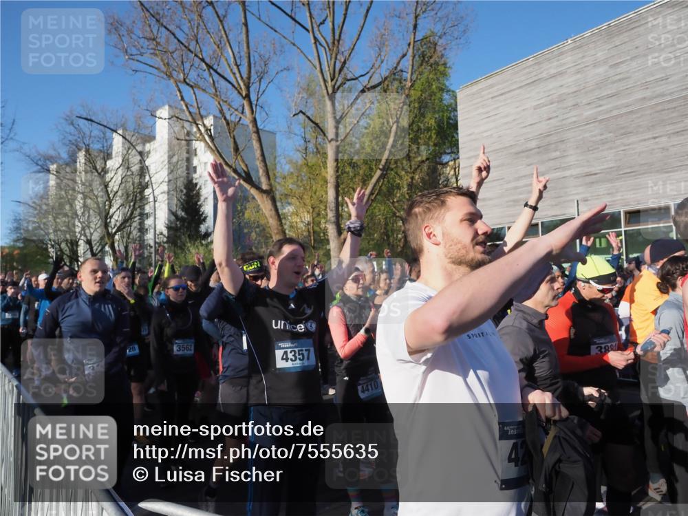 06.04.2025 - 44. Internationalen Wilhelmsburger Insellauf Luisa Fischer http://msf.ph/oto/7555635 06.04.2025 08:48:32 Ziel 28, 3562, 4357, 4410, 44, 42, 389 meine-sportfotos.de