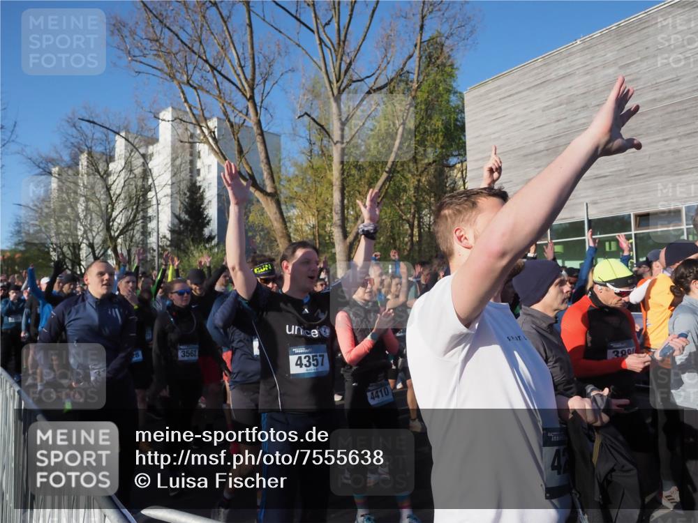 06.04.2025 - 44. Internationalen Wilhelmsburger Insellauf Luisa Fischer http://msf.ph/oto/7555638 06.04.2025 08:48:32 Ziel 28, 3562, 4357, 4410, 44, 42, 390 meine-sportfotos.de