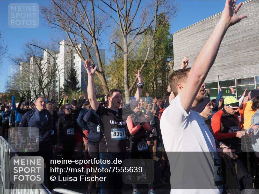 06.04.2025 - 44. Internationalen Wilhelmsburger Insellauf Luisa Fischer http://msf.ph/oto/7555639 06.04.2025 08:48:32 Ziel 3562, 4357, 3324, 4410, 42, 2004 meine-sportfotos.de