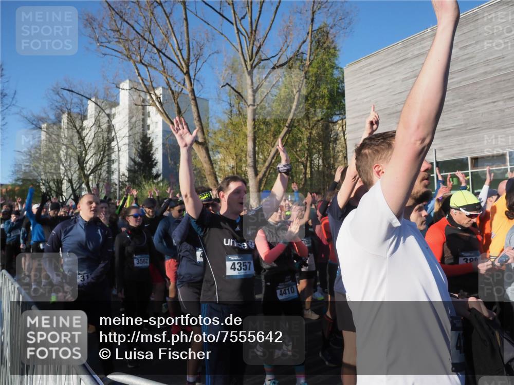 06.04.2025 - 44. Internationalen Wilhelmsburger Insellauf Luisa Fischer http://msf.ph/oto/7555642 06.04.2025 08:48:32 Ziel 31, 3562, 4357, 4410, 41, 3904 meine-sportfotos.de