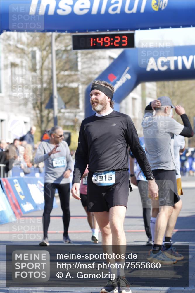 06.04.2025 - 44. Internationalen Wilhelmsburger Insellauf A. Gomolzig http://msf.ph/oto/7555660 06.04.2025 10:39:21 Ziel 3350, 3592, 3709, 3915, 4047, 4253, 4337, 4560, 4592 meine-sportfotos.de