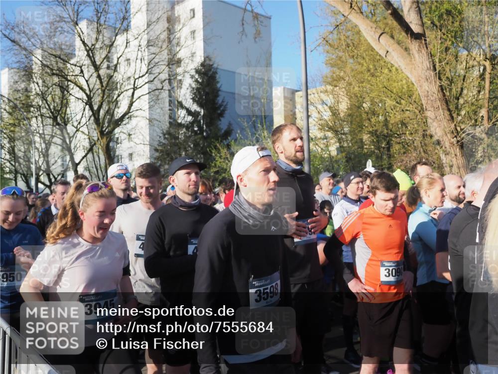 06.04.2025 - 44. Internationalen Wilhelmsburger Insellauf Luisa Fischer http://msf.ph/oto/7555684 06.04.2025 08:50:01 Ziel 950, 3945, 4, 44, 3598, 3090 meine-sportfotos.de