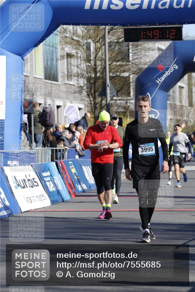 06.04.2025 - 44. Internationalen Wilhelmsburger Insellauf A. Gomolzig http://msf.ph/oto/7555685 06.04.2025 10:39:10 Ziel 3346, 3995, 4047, 4359 meine-sportfotos.de