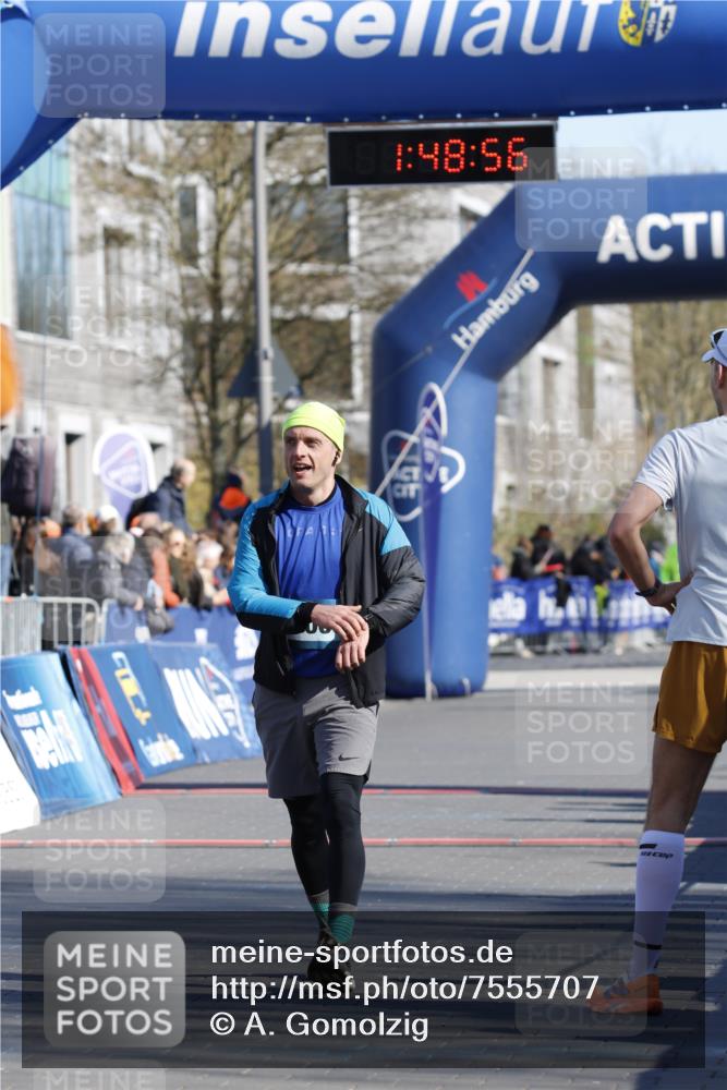 06.04.2025 - 44. Internationalen Wilhelmsburger Insellauf A. Gomolzig http://msf.ph/oto/7555707 06.04.2025 10:38:54 Ziel 3672, 4246, 5008, 5143 meine-sportfotos.de