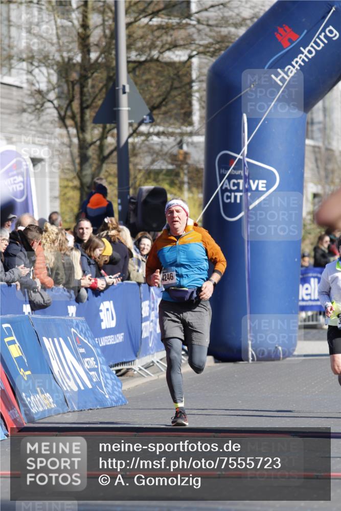 06.04.2025 - 44. Internationalen Wilhelmsburger Insellauf A. Gomolzig http://msf.ph/oto/7555723 06.04.2025 10:38:47 Ziel 3898, 5143 meine-sportfotos.de
