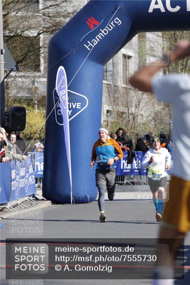 06.04.2025 - 44. Internationalen Wilhelmsburger Insellauf A. Gomolzig http://msf.ph/oto/7555730 06.04.2025 10:38:45 Ziel 3898, 4563, 5143 meine-sportfotos.de