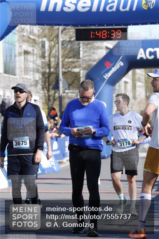 06.04.2025 - 44. Internationalen Wilhelmsburger Insellauf A. Gomolzig http://msf.ph/oto/7555737 06.04.2025 10:38:37 Ziel 3178, 3369, 3675, 3898, 4118, 4563, 4578 meine-sportfotos.de