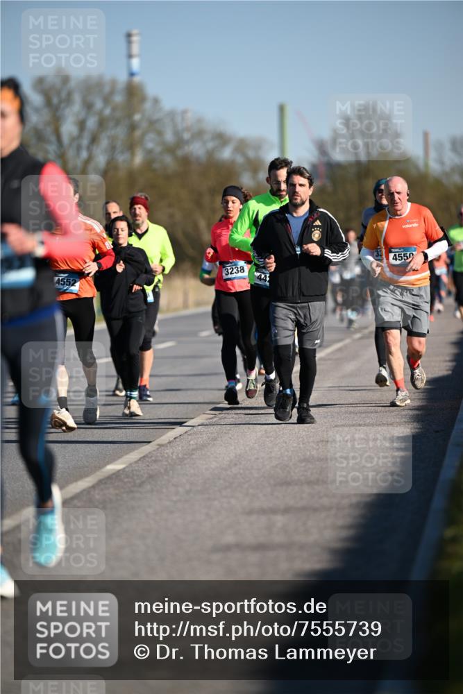 06.04.2025 - 44. Internationalen Wilhelmsburger Insellauf Dr. Thomas Lammeyer http://msf.ph/oto/7555739 06.04.2025 09:31:37 Laufen 4552, 3238, 441, 4550 meine-sportfotos.de
