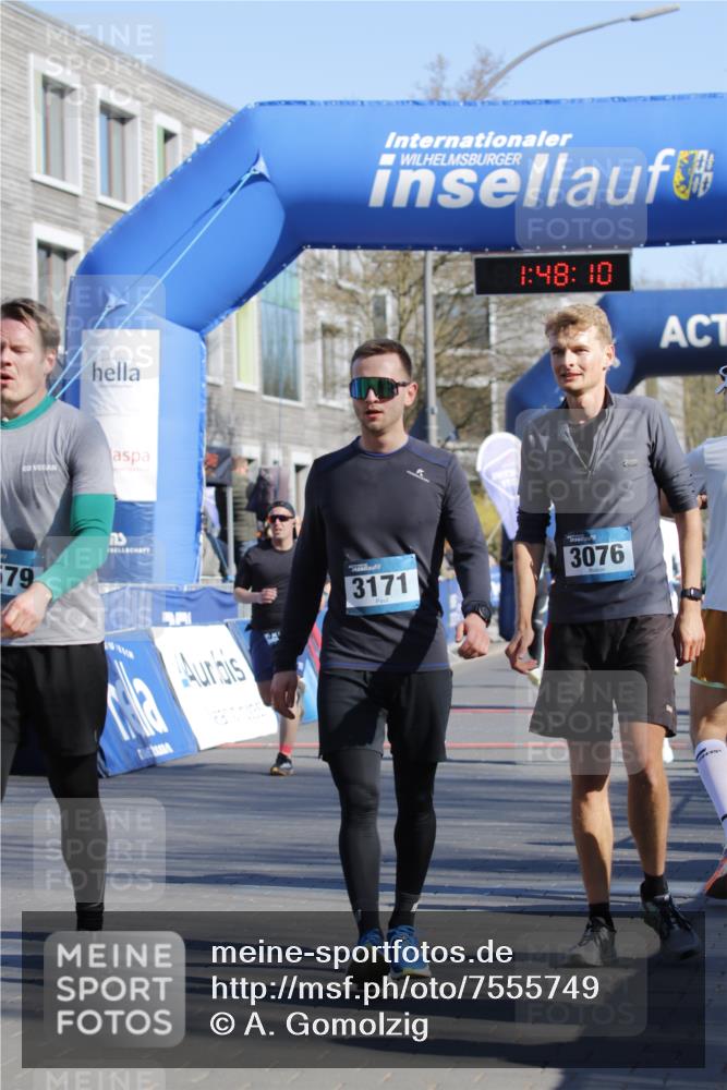 06.04.2025 - 44. Internationalen Wilhelmsburger Insellauf A. Gomolzig http://msf.ph/oto/7555749 06.04.2025 10:38:09 Ziel 3076, 3171, 3654, 4365, 4507 meine-sportfotos.de