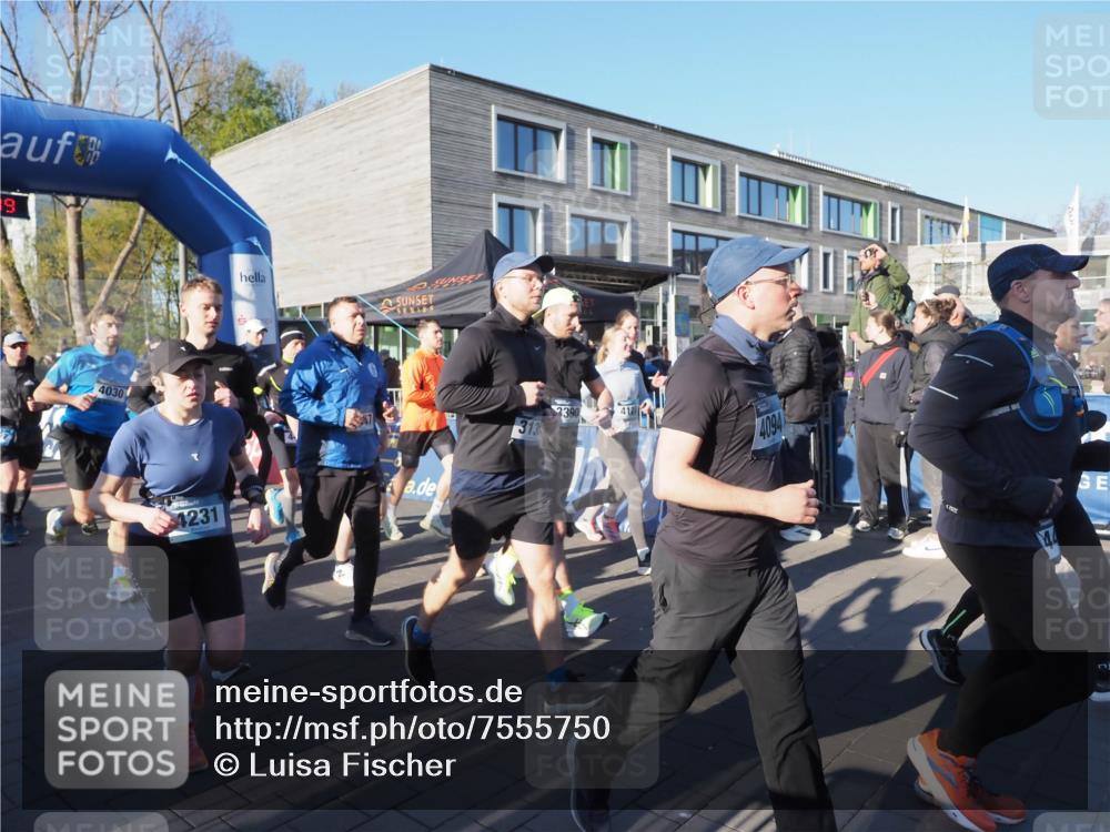 06.04.2025 - 44. Internationalen Wilhelmsburger Insellauf Luisa Fischer http://msf.ph/oto/7555750 06.04.2025 08:51:49 Ziel 19, 4030, 4231, 2, 3390, 412, 4094, 4, 44 meine-sportfotos.de