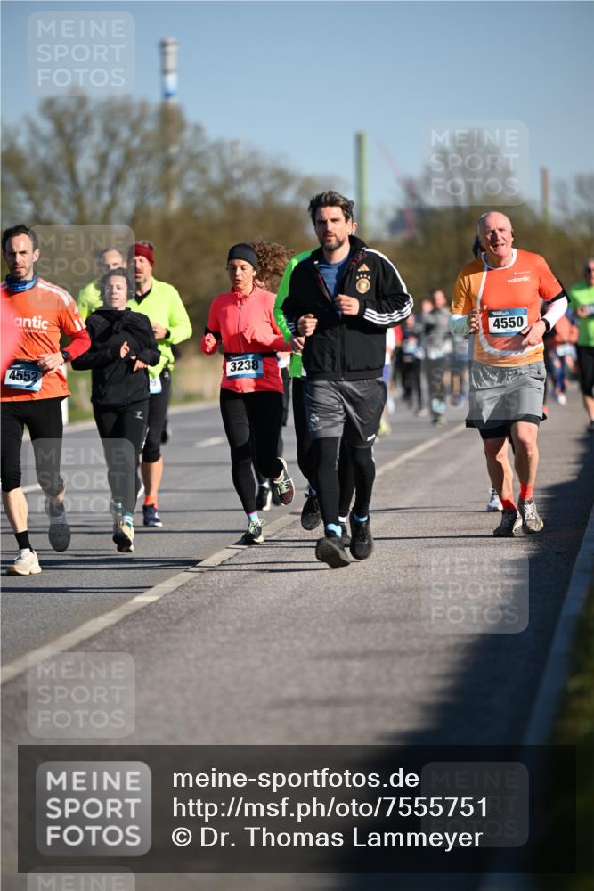 06.04.2025 - 44. Internationalen Wilhelmsburger Insellauf Dr. Thomas Lammeyer http://msf.ph/oto/7555751 06.04.2025 09:31:38 Laufen 4552, 3238, 4550 meine-sportfotos.de