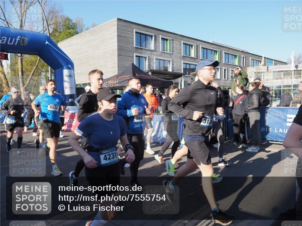 06.04.2025 - 44. Internationalen Wilhelmsburger Insellauf Luisa Fischer http://msf.ph/oto/7555754 06.04.2025 08:51:50 Ziel 60, 3567, 4030, 4231, 3047, 4060, 3136 meine-sportfotos.de
