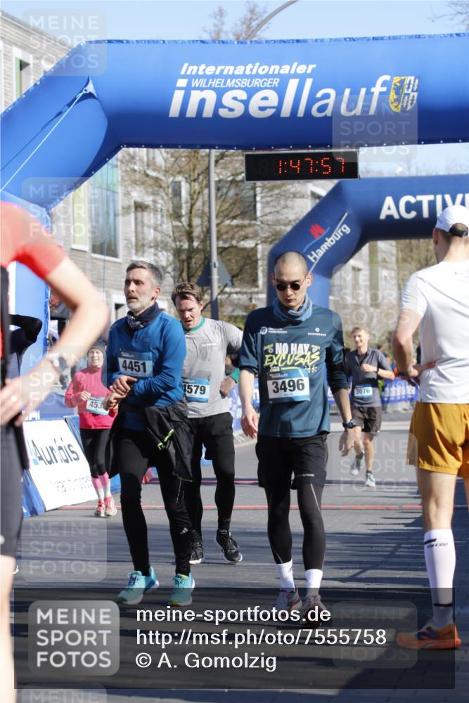 06.04.2025 - 44. Internationalen Wilhelmsburger Insellauf A. Gomolzig http://msf.ph/oto/7555758 06.04.2025 10:37:55 Ziel 3496, 4451, 4530, 4579 meine-sportfotos.de