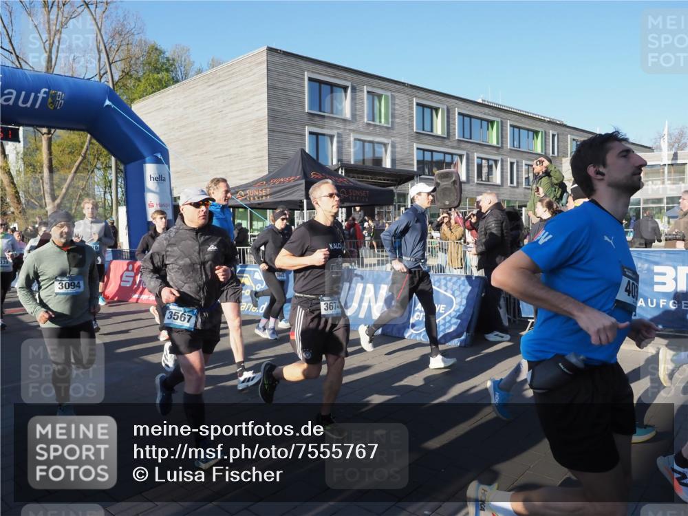 06.04.2025 - 44. Internationalen Wilhelmsburger Insellauf Luisa Fischer http://msf.ph/oto/7555767 06.04.2025 08:51:51 Ziel 3094, 3567, 3674, 40 meine-sportfotos.de