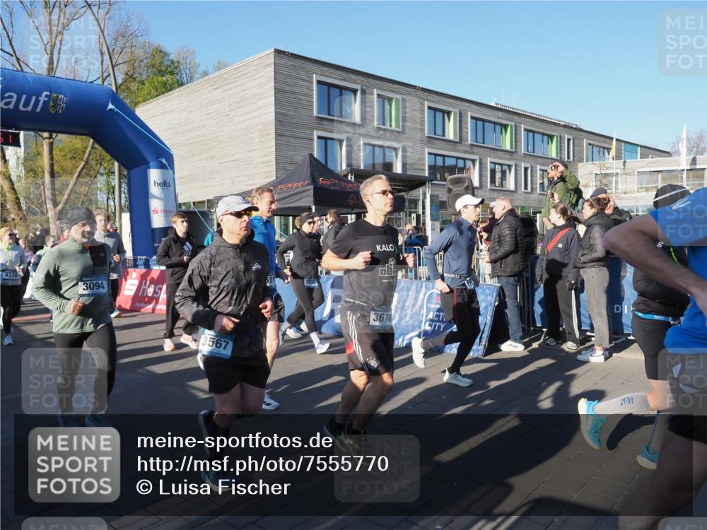 06.04.2025 - 44. Internationalen Wilhelmsburger Insellauf Luisa Fischer http://msf.ph/oto/7555770 06.04.2025 08:51:51 Ziel 4339, 3094, 3567, 3674 meine-sportfotos.de