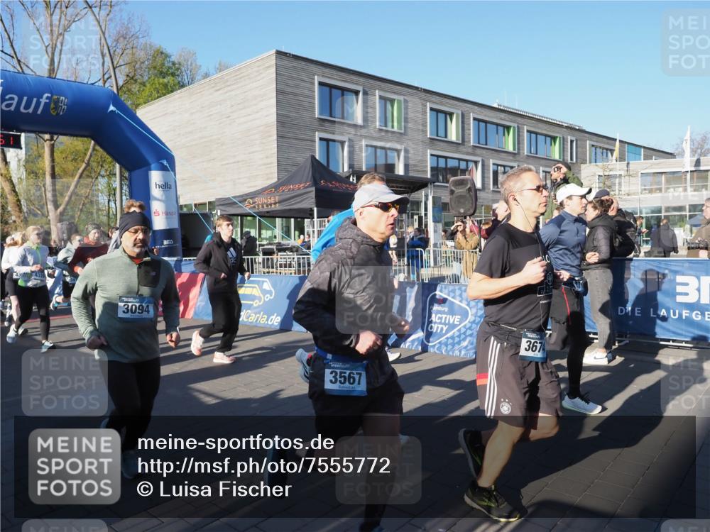 06.04.2025 - 44. Internationalen Wilhelmsburger Insellauf Luisa Fischer http://msf.ph/oto/7555772 06.04.2025 08:51:51 Ziel 4339, 3094, 3567, 3674, 3 meine-sportfotos.de