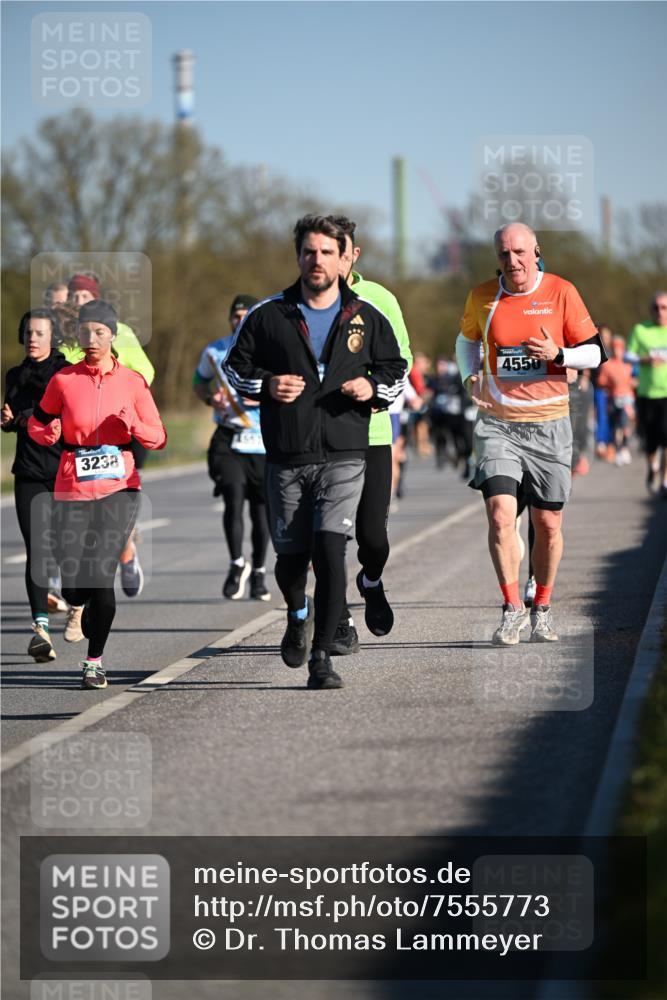 06.04.2025 - 44. Internationalen Wilhelmsburger Insellauf Dr. Thomas Lammeyer http://msf.ph/oto/7555773 06.04.2025 09:31:39 Laufen 4567, 3238, 4550 meine-sportfotos.de