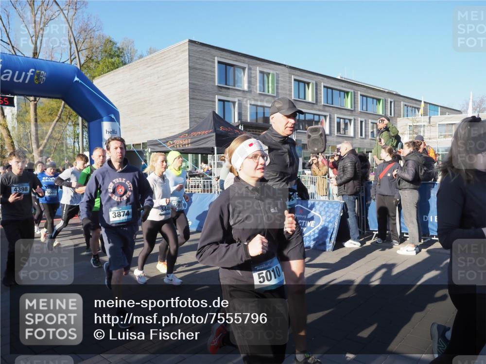 06.04.2025 - 44. Internationalen Wilhelmsburger Insellauf Luisa Fischer http://msf.ph/oto/7555796 06.04.2025 08:51:55 Ziel 65, 4398, 4, 5091, 3874, 3446, 405, 5010 meine-sportfotos.de