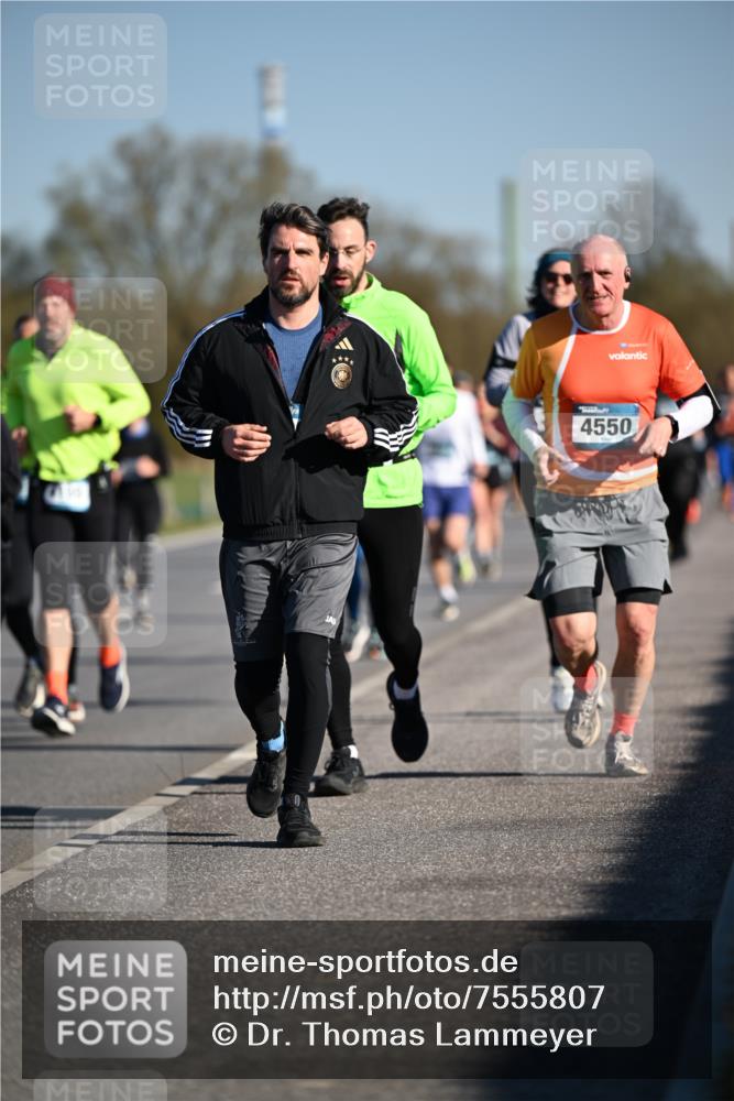 06.04.2025 - 44. Internationalen Wilhelmsburger Insellauf Dr. Thomas Lammeyer http://msf.ph/oto/7555807 06.04.2025 09:31:40 Laufen 4550 meine-sportfotos.de