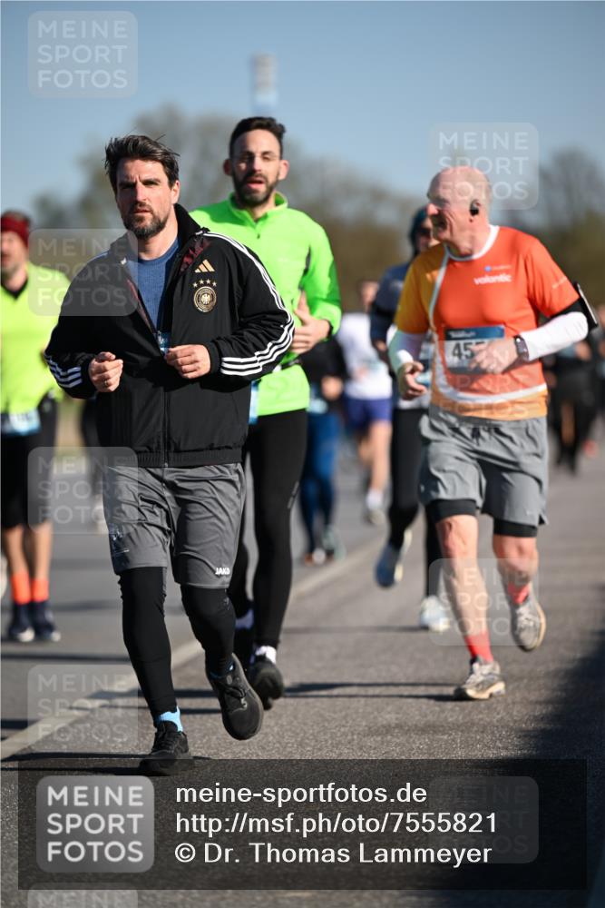 06.04.2025 - 44. Internationalen Wilhelmsburger Insellauf Dr. Thomas Lammeyer http://msf.ph/oto/7555821 06.04.2025 09:31:41 Laufen 45 meine-sportfotos.de