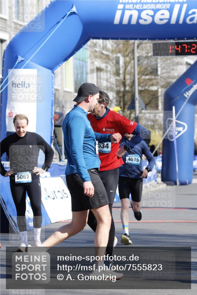 06.04.2025 - 44. Internationalen Wilhelmsburger Insellauf A. Gomolzig http://msf.ph/oto/7555823 06.04.2025 10:37:19 Ziel 4099, 4515, 5067, 5084 meine-sportfotos.de