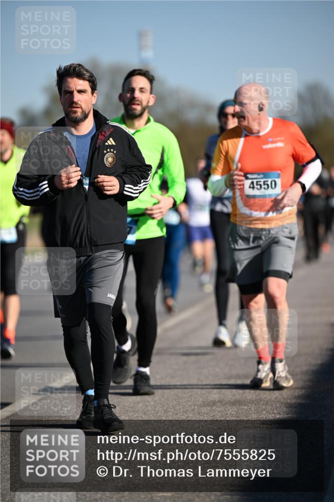06.04.2025 - 44. Internationalen Wilhelmsburger Insellauf Dr. Thomas Lammeyer http://msf.ph/oto/7555825 06.04.2025 09:31:42 Laufen 117, 4550 meine-sportfotos.de
