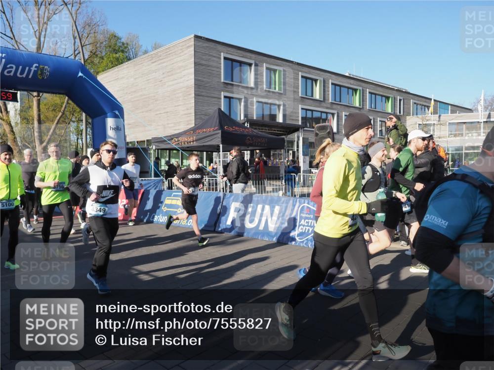06.04.2025 - 44. Internationalen Wilhelmsburger Insellauf Luisa Fischer http://msf.ph/oto/7555827 06.04.2025 08:51:59 Ziel 58, 5100, 756, 4349, 41 meine-sportfotos.de
