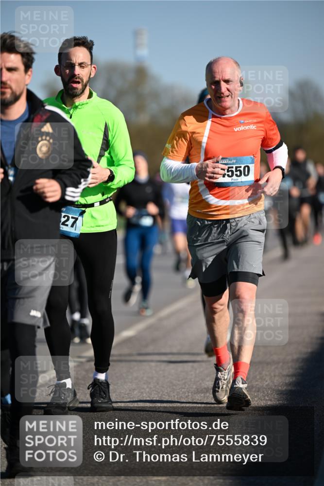 06.04.2025 - 44. Internationalen Wilhelmsburger Insellauf Dr. Thomas Lammeyer http://msf.ph/oto/7555839 06.04.2025 09:31:42 Laufen 27, 550 meine-sportfotos.de