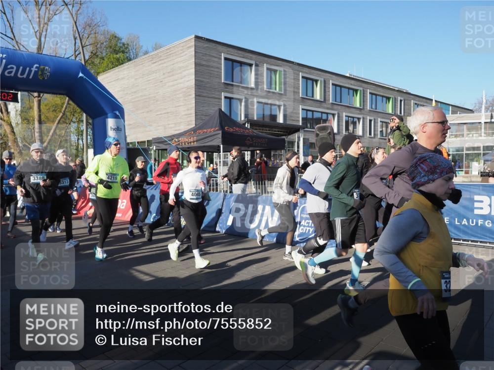 06.04.2025 - 44. Internationalen Wilhelmsburger Insellauf Luisa Fischer http://msf.ph/oto/7555852 06.04.2025 08:52:02 Ziel 02, 3388, 3313, 4219, 36, 4045, 31 meine-sportfotos.de