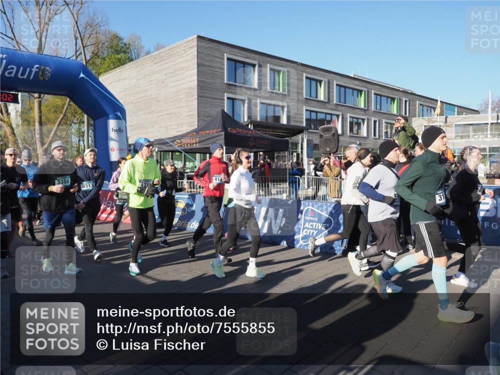 06.04.2025 - 44. Internationalen Wilhelmsburger Insellauf Luisa Fischer http://msf.ph/oto/7555855 06.04.2025 08:52:02 Ziel 02, 3388, 3313, 363, 4219, 413, 31 meine-sportfotos.de