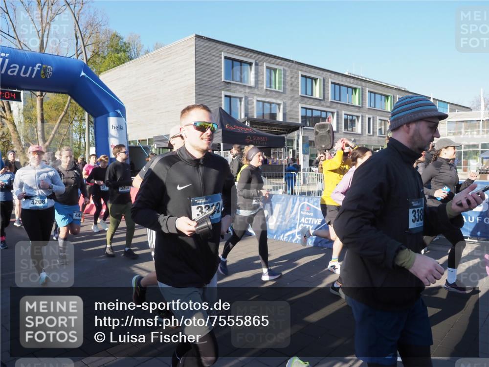 06.04.2025 - 44. Internationalen Wilhelmsburger Insellauf Luisa Fischer http://msf.ph/oto/7555865 06.04.2025 08:52:04 Ziel 2, 04, 4208, 444, 315, 3202, 32, 338 meine-sportfotos.de